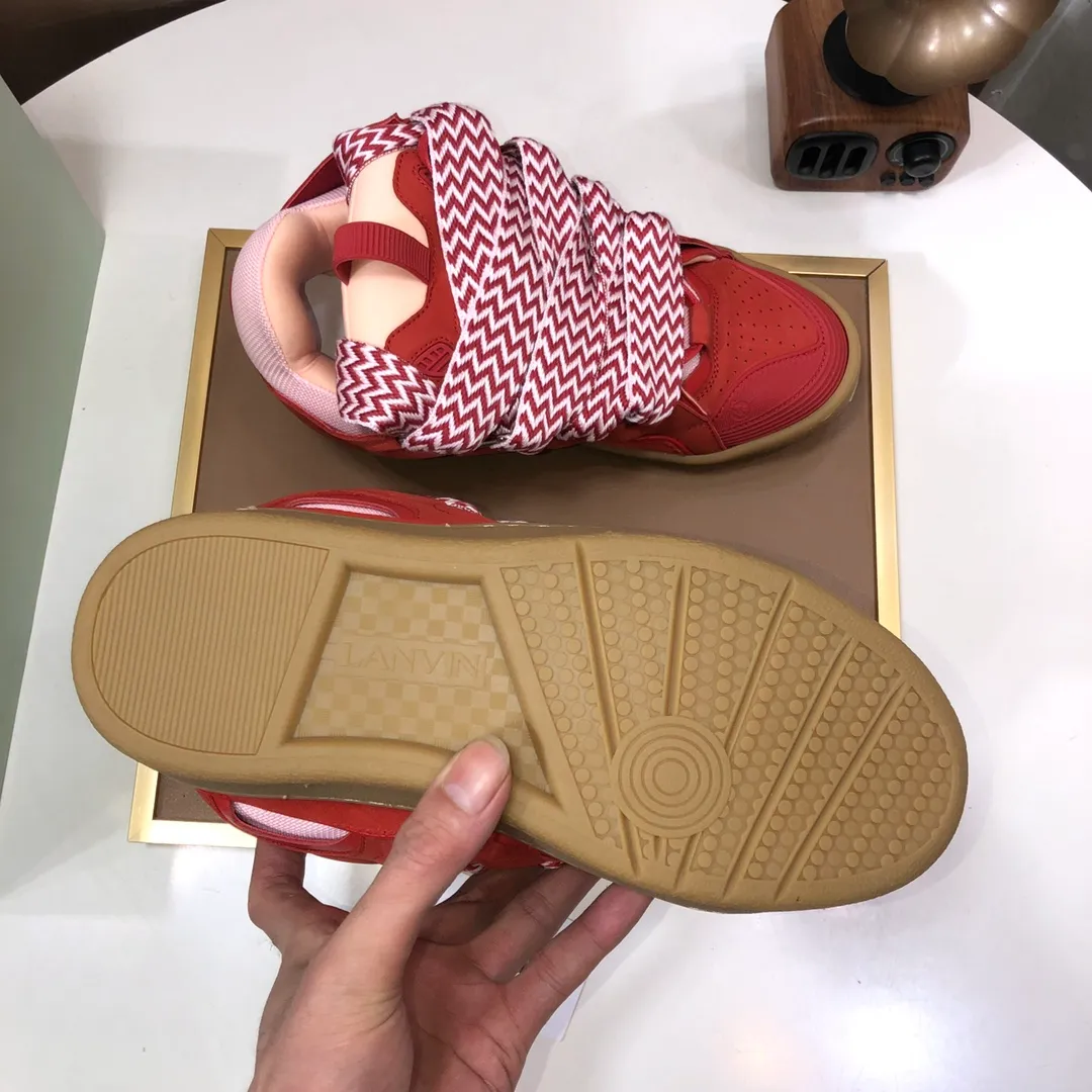 Men's men's shoes💰820💰[LANVIN] The latest lace-up fashionable casual couple sneakers, high-quality CLAY couple series‼ ️ The latest trendy products of the season 🌈Many bloggers have planted grass and purchased the original open-mold customization. The upper and outsole are sewn with mark threads without edge sealing. A variety of material splicing combination design. Very versatile for fashionable and casual wear. Comfortable on the feet. Self-recommended. Upper cowhide + cow suede + breathable mesh lining. Foot-padding cowhide. Exclusive original open-mold clear logo rubber outsole ⚠️Couple standard size 36-40 for women and 38-44 for men.